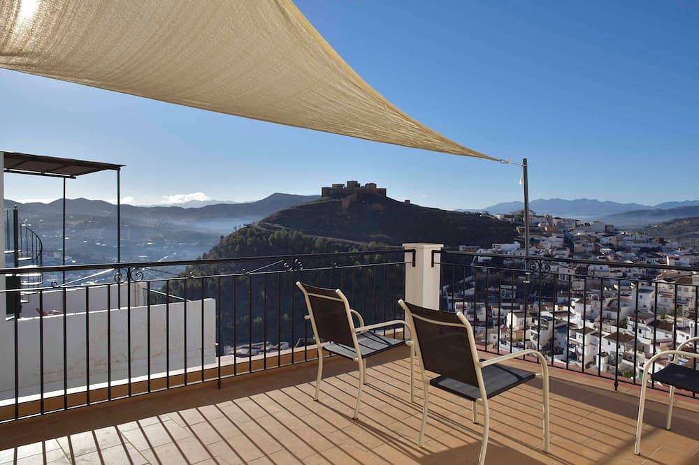 Entire apartment, Enjoy amazing views from this 3 Bdr Top floor Apartment in Álora, Málaga Province