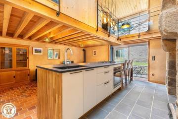Gîte pour 6 personnes, avec jardin à Auzelles