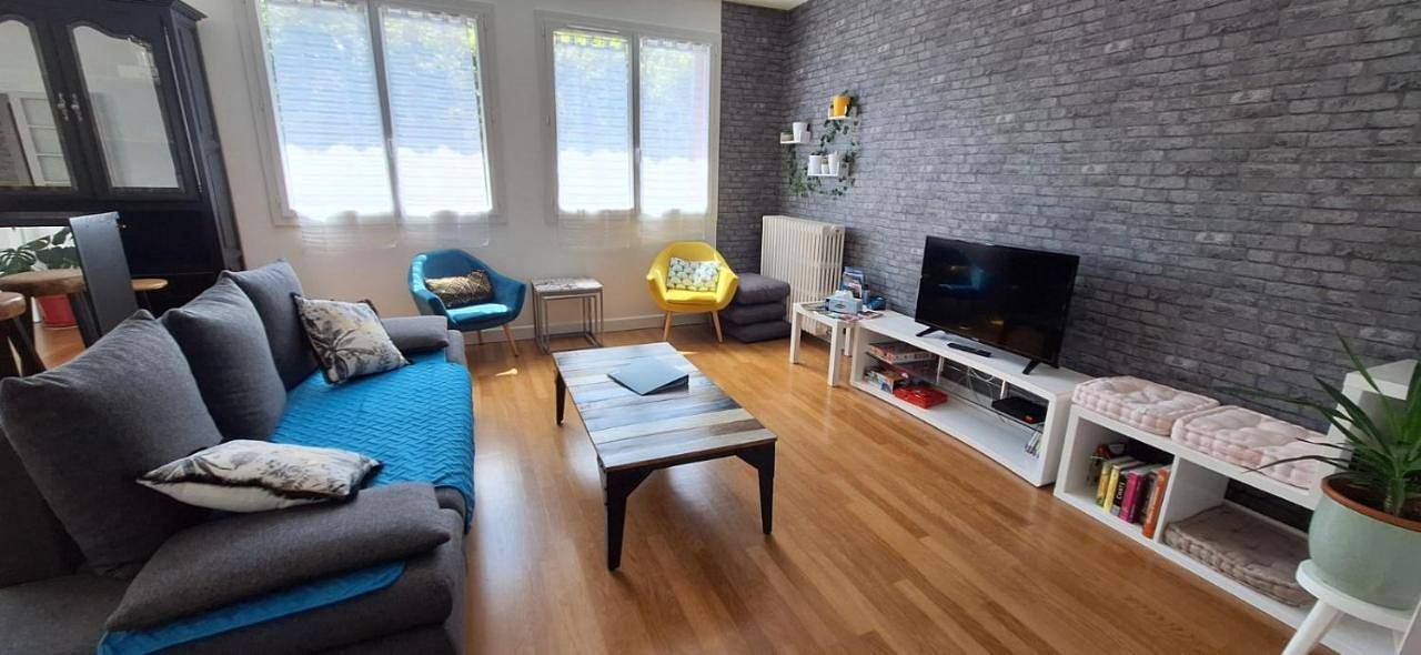 Appartement entier, Issoudun appart élégant 150m² in Issoudun, Région d'Issoudun