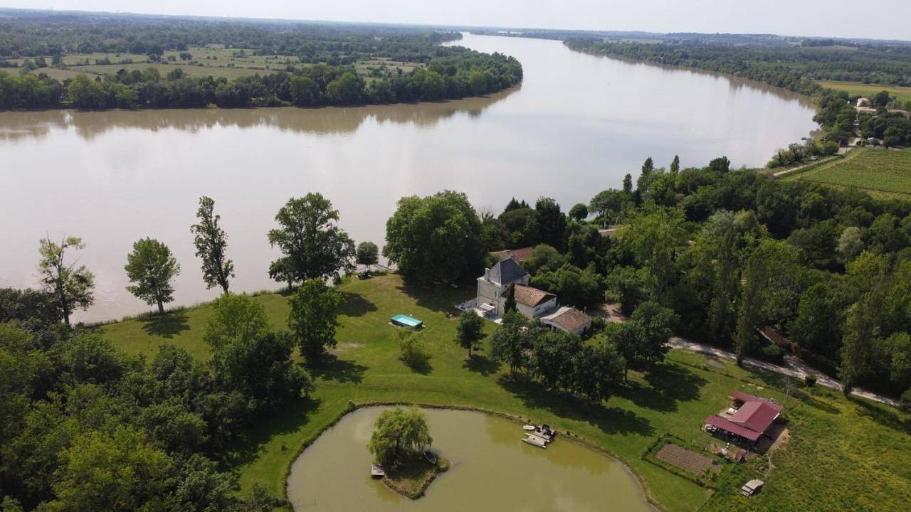 Appartement entier, Le Cast'L 2 Coin de paradis en bord de Dordogne in La Rivière, Région de Libourne
