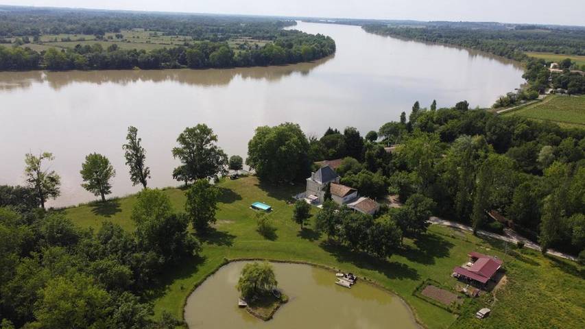 Gîte pour 2 personnes, avec jardin, adapté aux familles à La Rivière