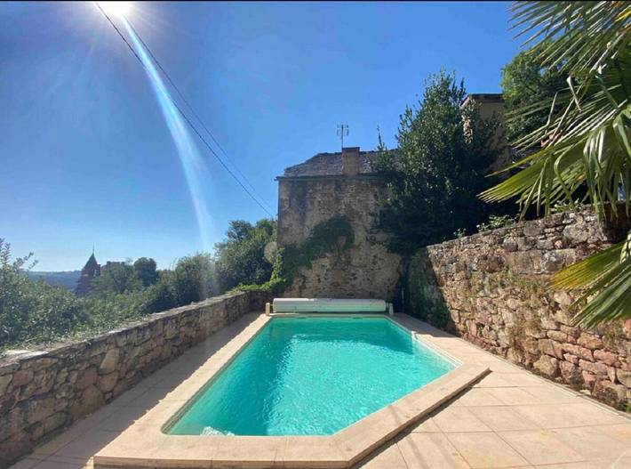 Location de vacances pour 12 personnes, avec Terrasse et Jardin ainsi que Piscine et Vue à Najac