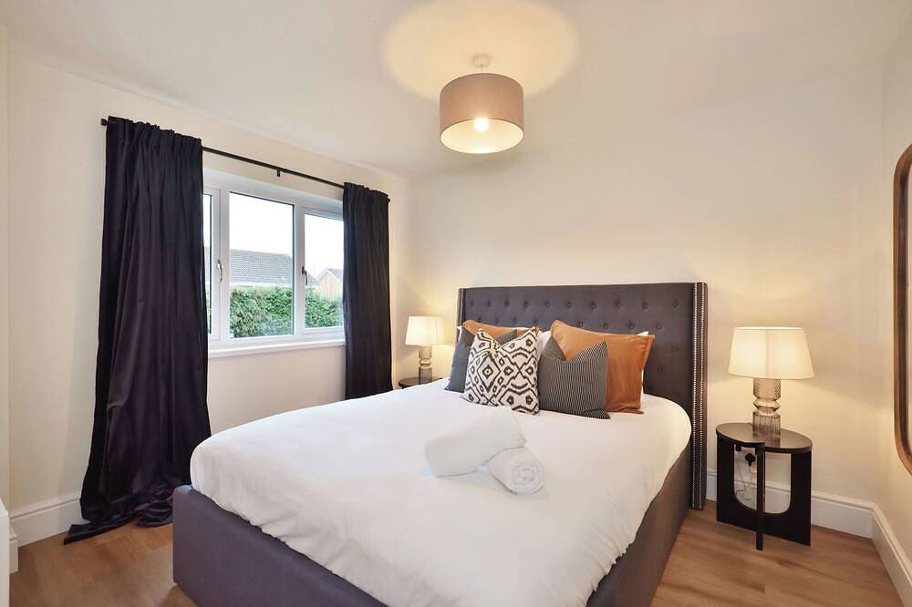 Large Home, Newly Renovated • Parking for 3 Cars • Walk to City Centre 1.4 miles in Hereford, Herefordshire