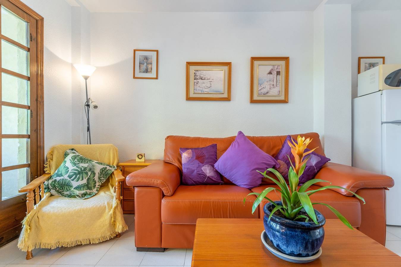 Entire apartment, Apartment El Paraiso near Beach with Shared Pool, Balcony, & Wi-Fi in Mar Azul Torrevieja, Torrevieja