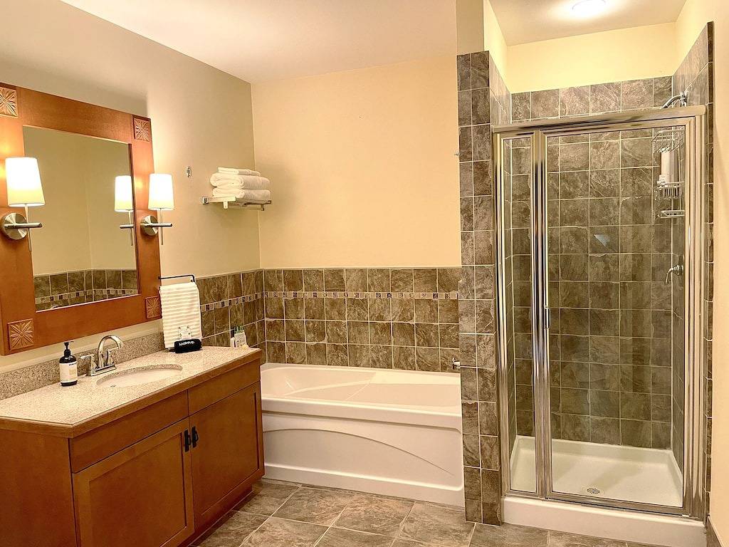 Ganze Wohnung, Resort Getaway ! Mtn Creek Ski-In Ski-Out -Pool-Hot Tub-Sauna in Mountain Creek