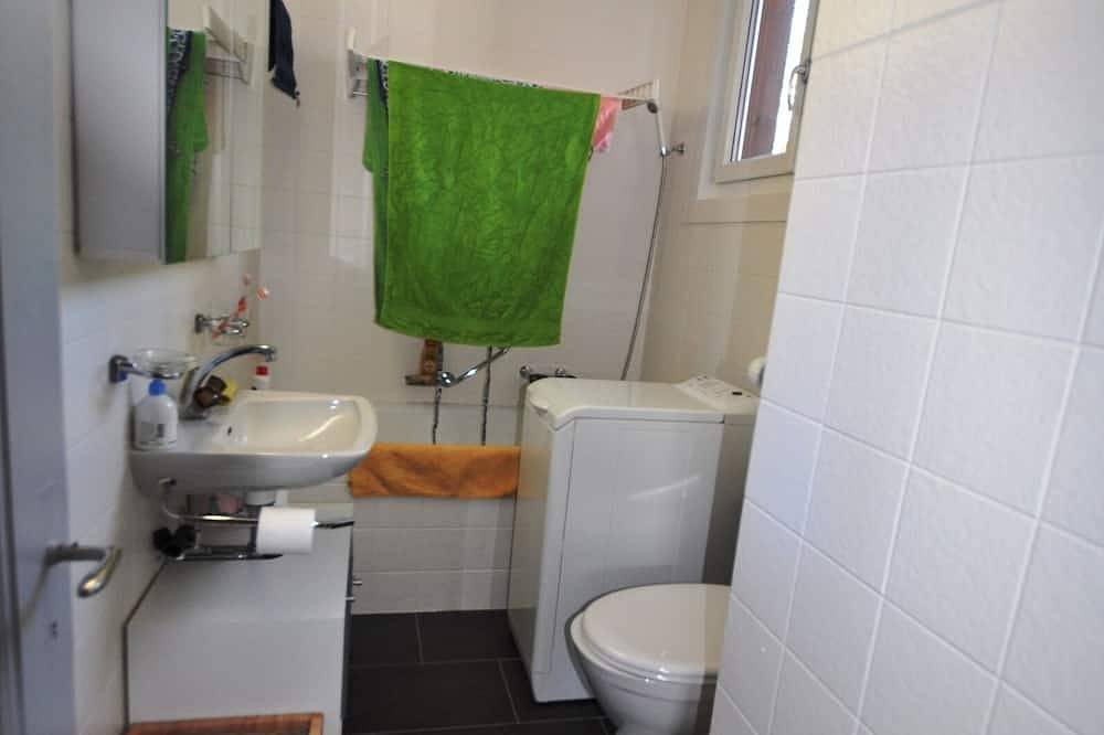 Appartement entier, L'immeuble La Gare se trouve en dessus de la Place de la Barboleuse à Gryon à côté de la gare et la in Gryon, Alpes Vaudoises