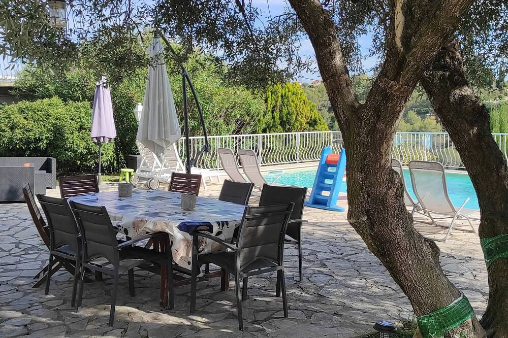 Charming villa surrounded by nature. in La Gaude, Cannes region