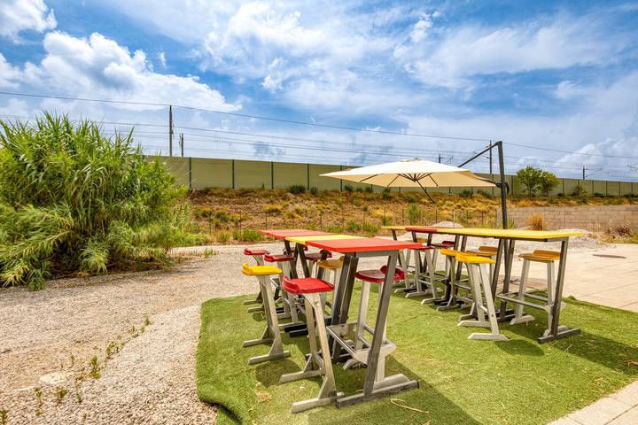 Apartamento entero, Habitación 'Chambre 1' con terraza compartida, jardín compartido y Wi-Fi in Mudaison, Costa mediterránea (Francia)