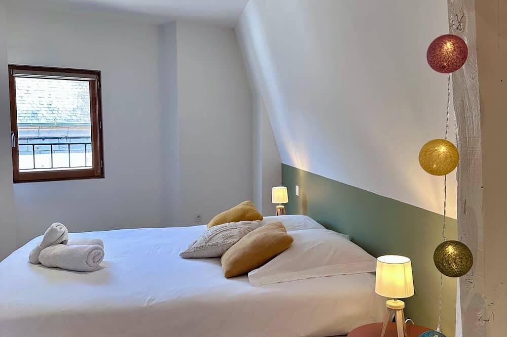 Entire apartment, Casa Majour - Duplex coeur de ville - T2 - Climatisé in Brive-la-Gaillarde, Brive-la-Gaillarde region