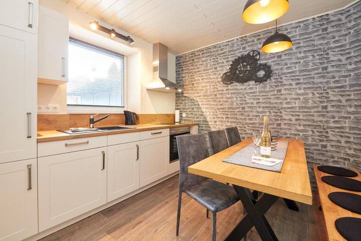 Ferienhaus für 7 Personen, mit Terrasse und Garten in Brauneberg