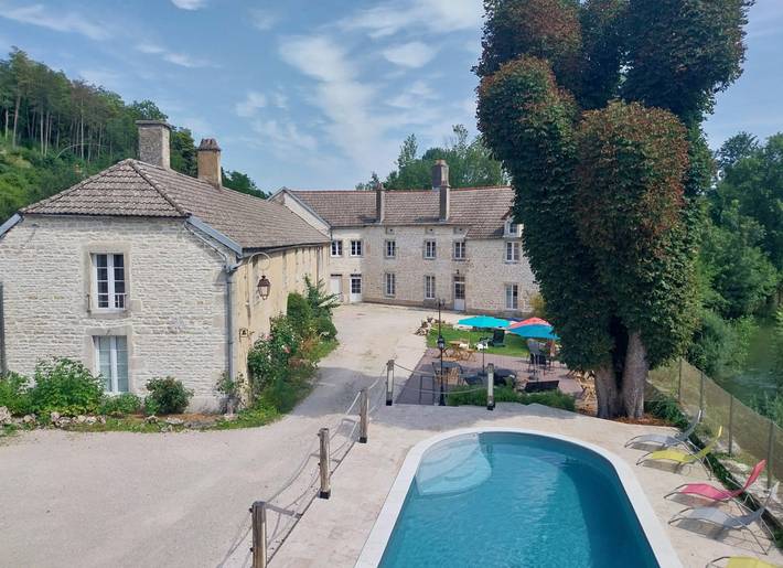 Gîte pour 25 personnes, avec piscine et jardin