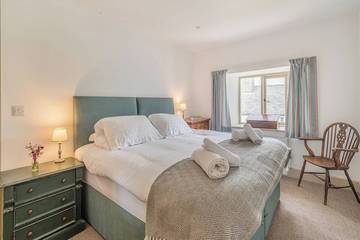 Cottage for 24 People in Pembroke, Pembrokeshire, Photo 3