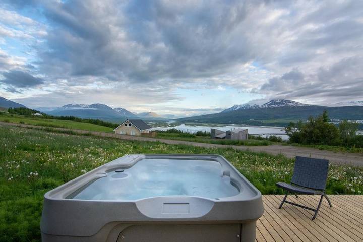 Location de vacances pour 4 personnes, avec piscine et vue sur le lac ainsi que vue et jardin en Islande - 2