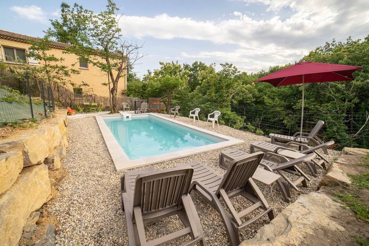 Villa pour 12 personnes, avec Balcon ainsi que Jardin et Bassin pour enfant en Ardèche