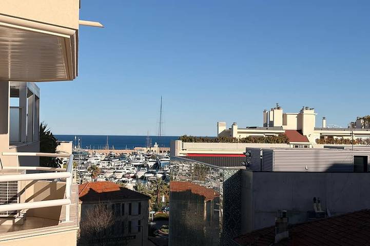 Gîte pour 4 personnes, avec balcon et jardin, animaux acceptés dans Gare D Antibes
