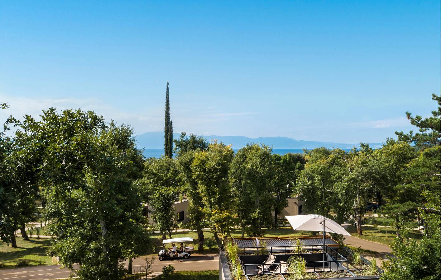 Gemütliche Familienwohnung mit Pool, Terrasse und WLAN – 2,5 km vom Strand entfernt! in Njivice, Krk