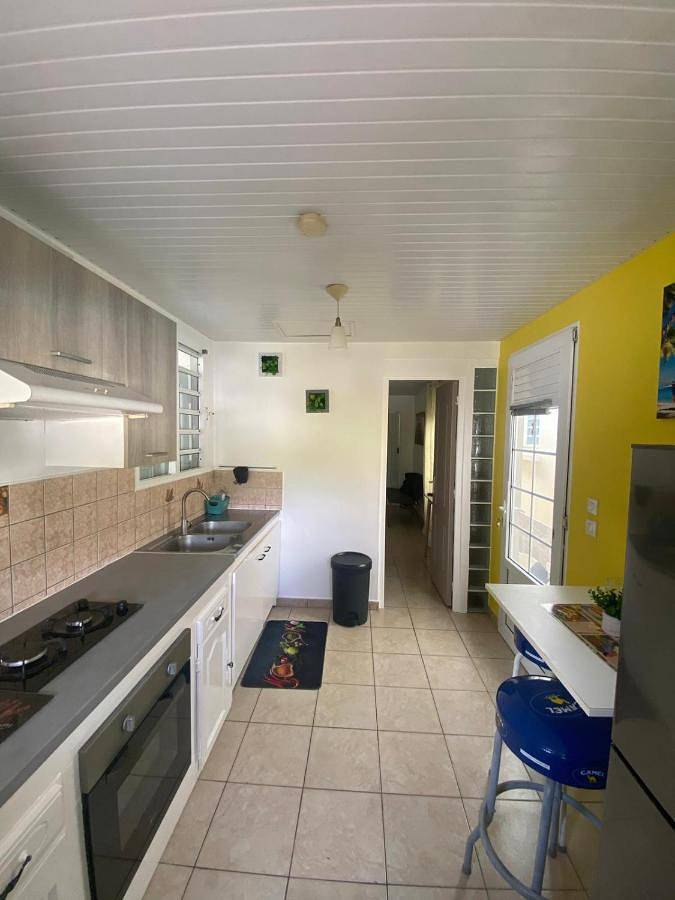 Gîte pour 2 personnes, avec jardin ainsi que piscine et vue à Le Lamentin - 4