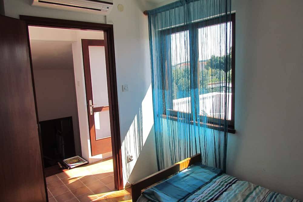 Tranquil family summer house by the sea in Sevid, Splitsko-dalmatinska županija
