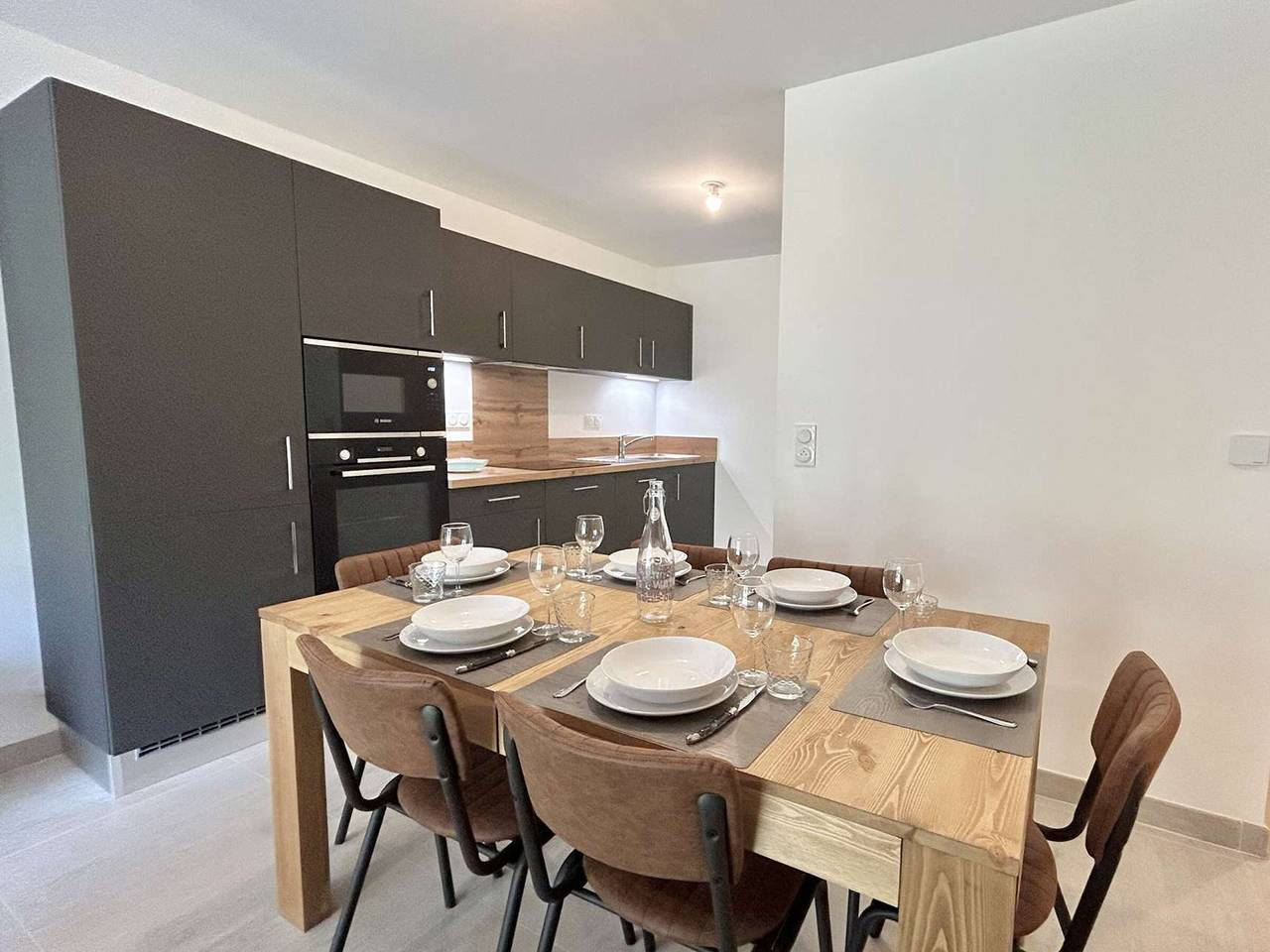 Entire apartment, Modern 3-Room Apartment, Ski-In Access, Sleeps 6, with Parking and Heated Ski Locker in Combloux in Combloux, Pays du Mont-Blanc