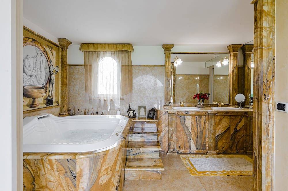 Wellness Villa vicino Roma Jacuzzi Pool&Sauna in Fregene, Provincia di Roma