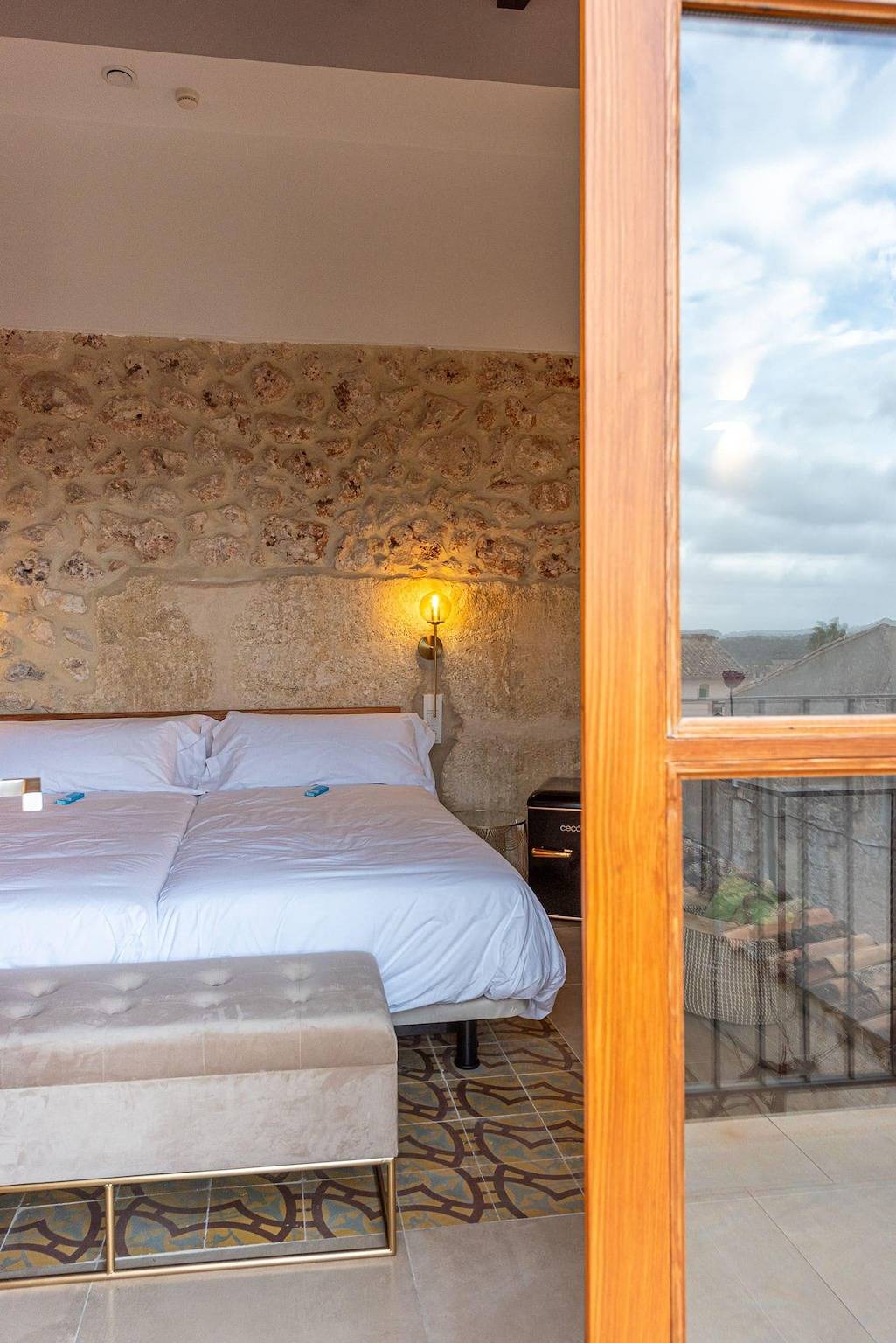 Cas Català - Suite Vp - Beautiful room in a boutique hotel with views of the shared pool and free Wi-Fi in Sineu, Interior de Mallorca