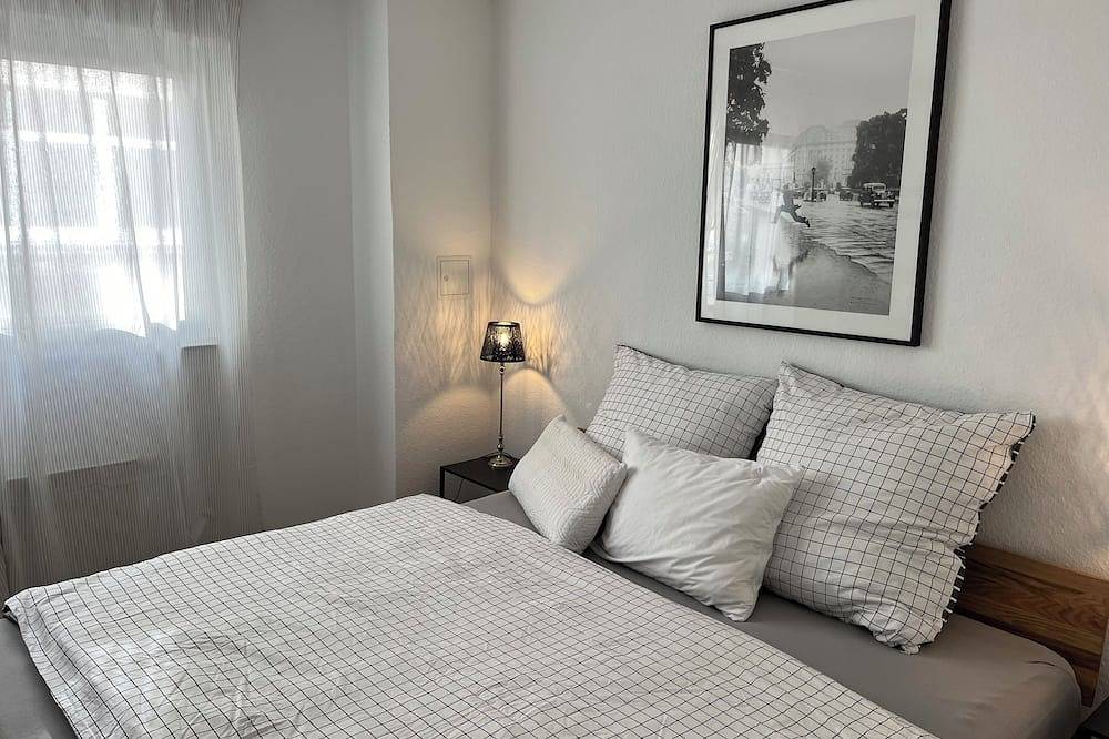 Geheel appartement, Excellent connections to the trade fair, cathedral and old town by public transport, yet in a very quiet location  in Nippes (Köln), Keulen