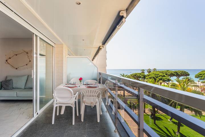 Apartamento entero, Apartamento en primera línea de mar in Els Pins Blanes, Blanes