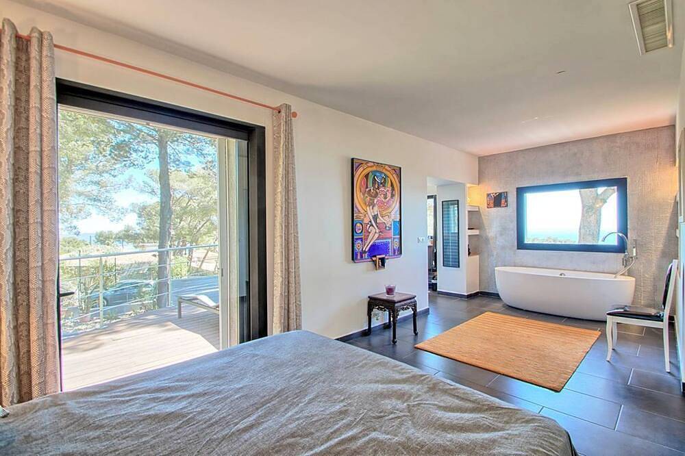 Villa Soliere - Quatre Chambres Villa, Couchages 8 in Carqueiranne, Parc national de Port-Cros