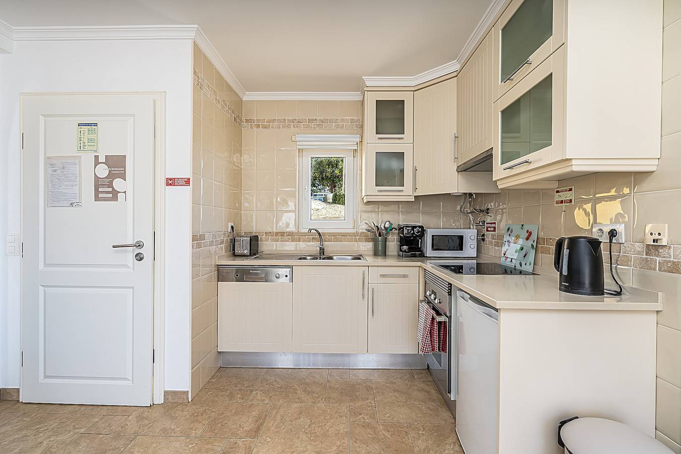 Appartement 'Beach Apt 1' met Uitzicht op Zee, Wifi en Airconditioning, foto 9