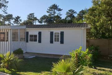 Mobil home pour 4 personnes, avec jardin et balcon dans Luna Park La Palmyre