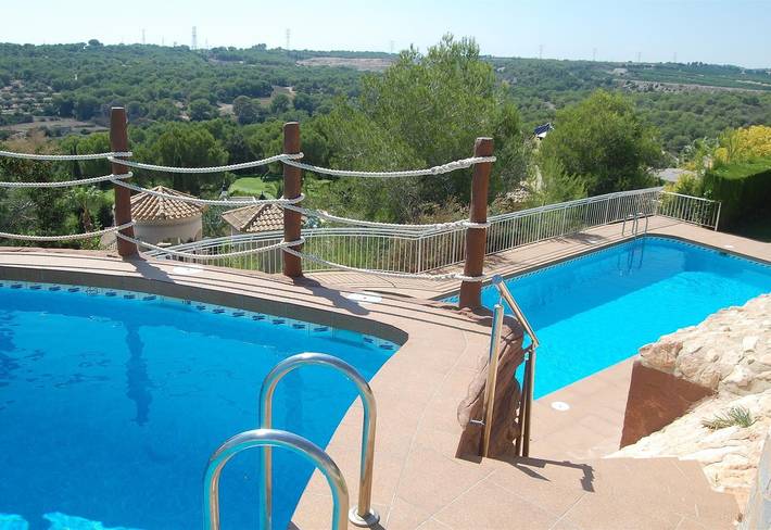 Appartement entier, Charmant appartement dans un quartier paisible avec Wi-Fi, jardin et piscine. in Las Ramblas Golf, Orihuela