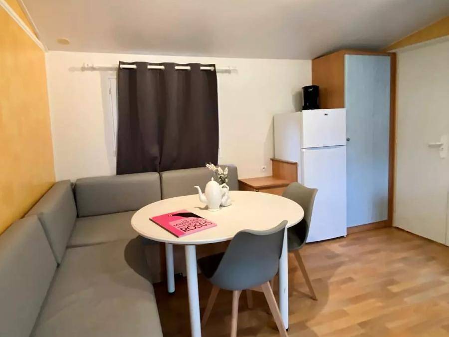 Camping Le Moulin de Surier - Mobilhome 5 personnes - Dordogne 3 Pièces 5 Personnes in Beaumont-du-Périgord, Périgord Pourpre