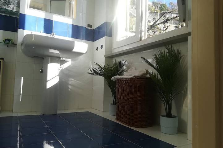 Entire apartment, Charming sea view apartment for families, with sky tv in Riomaggiore, Riomaggiore Municipality