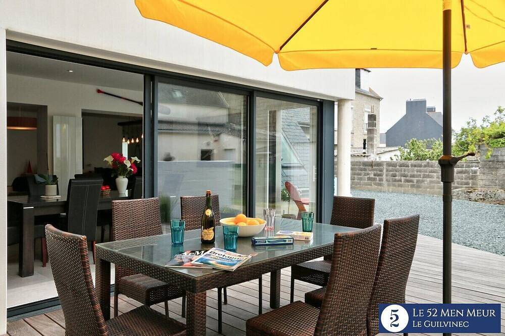 Entire apartment, Sea view, 40m from the beach and 300m from shops in Guilvinec, Quimper region
