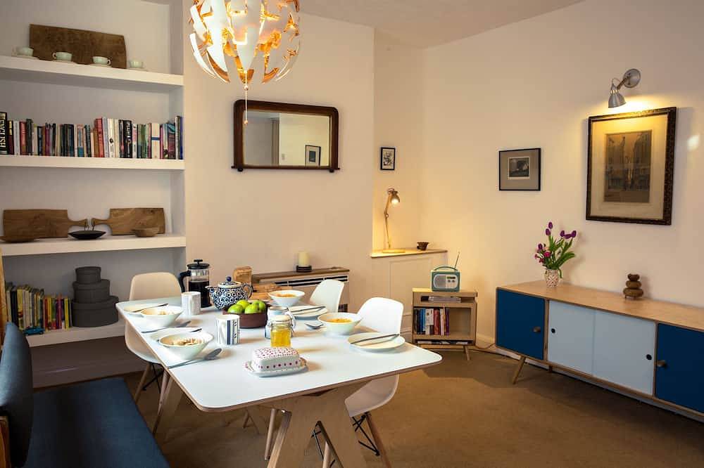 A stylish family house close to the centre of Hay-on-Wye in Hay-on-Wye, Brecon Beacons