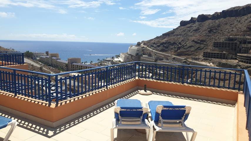 Ganze Wohnung, Ferienwohnung 'Paraíso Taurito' mit Meerblick, Terrasse, Gemeinschaftspool & WLAN in Playa Taurito, Mogán