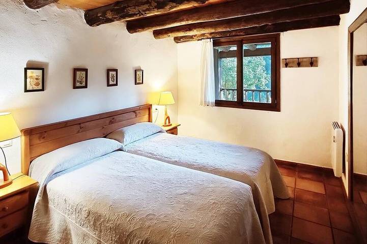 Gîte pour 12 personnes, avec terrasse et jardin, animaux acceptés à Coll de Nargó - 2