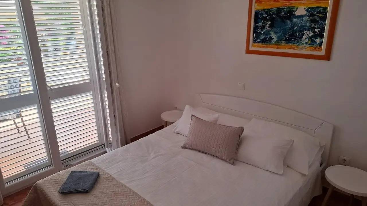 Casa vacanza per 5 persone con terrazza in Gdinj, Isola di Lesina