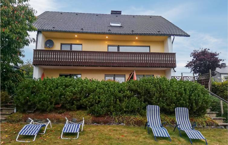 Entire holiday apartment, Cozy Apartment with Terrace & Parking, 1.5km to Referinghausen in Düdinghausen, Medebach