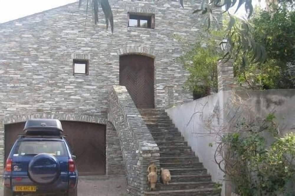 Villa 300 M2, piscina, cerca de la playa a pie, Saint-Florent, Haute Corse in Saint-Florent, Region de Calvi