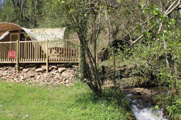 Camping pour 4 personnes dans le Cantal
