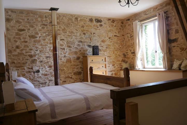 Location de vacances pour 5 personnes, avec jardin, animaux acceptés à La Roche-l'Abeille - 2