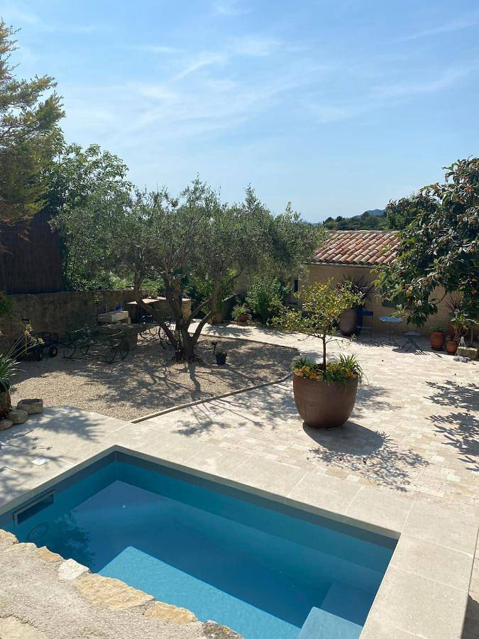 Villa pour 2 personnes, avec vue ainsi que jardin et piscine