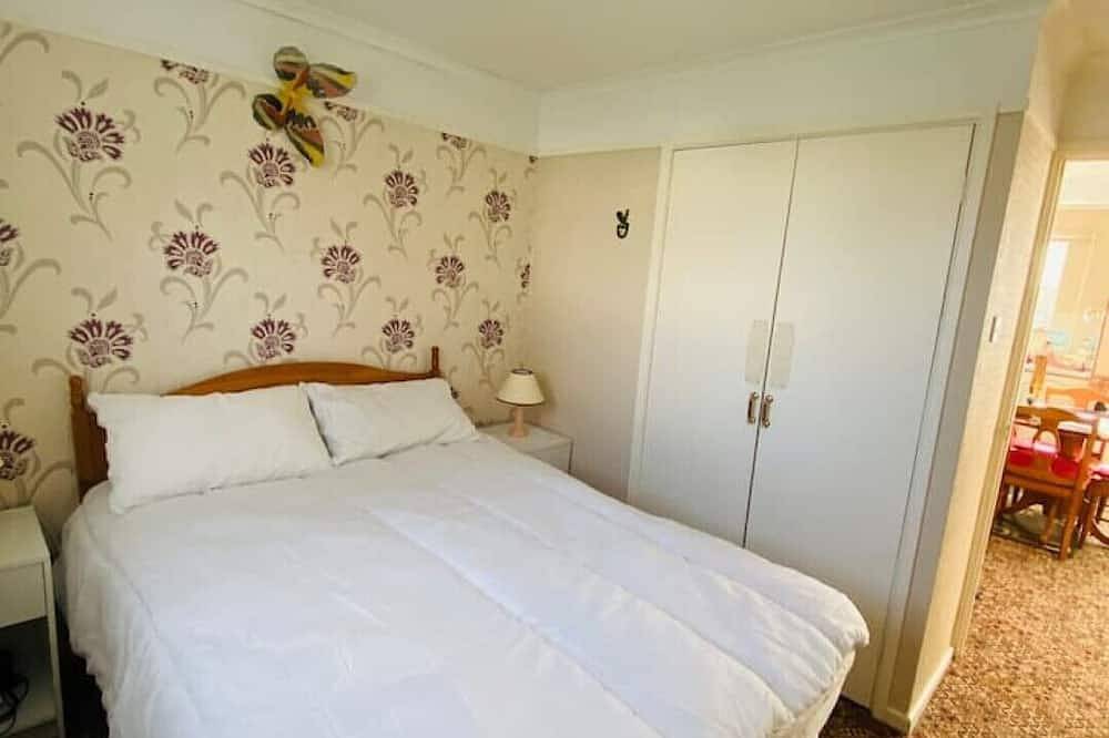 Quiet and Comfy 2 bedroom Holiday Chalet walk to beach, Norfolk family friendly in Hemsby, Great Yarmouth