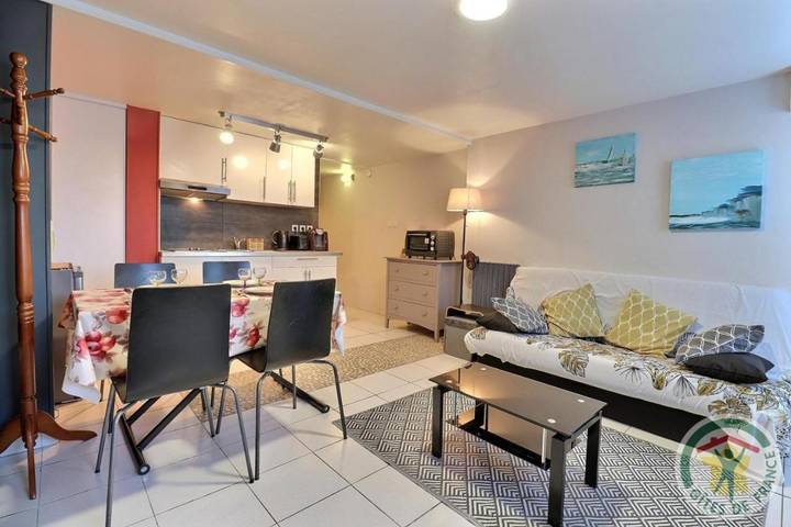 Location de vacances pour 3 personnes, avec jardin ainsi que terrasse et vue à Saint-Père-Marc-en-Poulet - 4