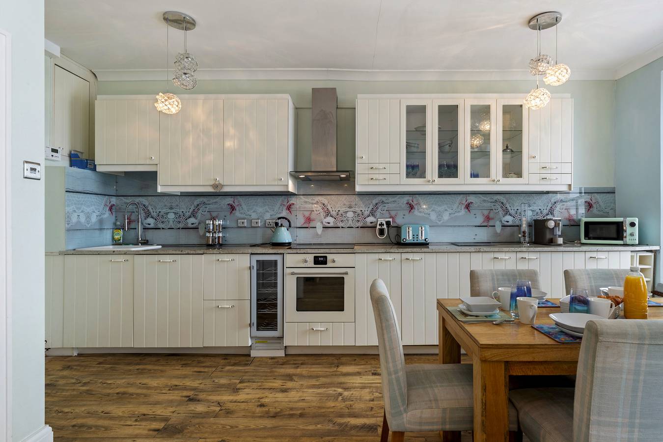 Entire apartment, 6 Paragon Court - Sea Front Apartment in Tenby, Pembrokeshire