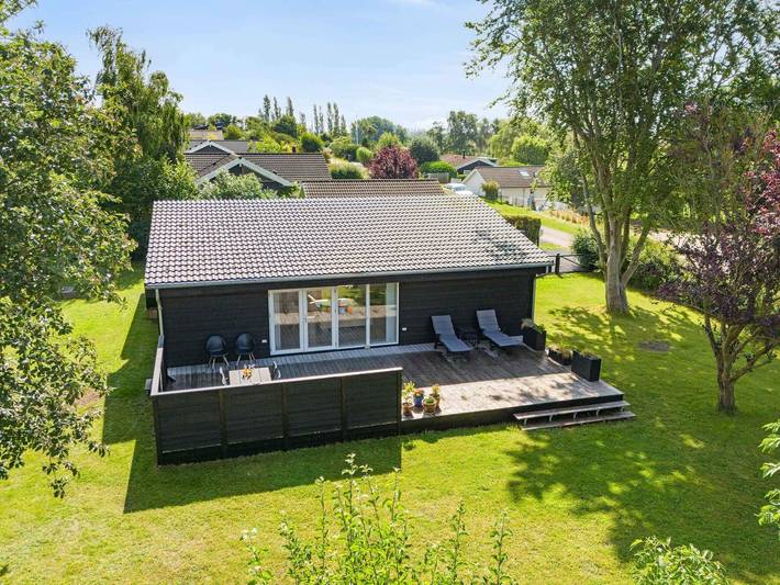 Ferieudlejning for 6 personer, med terrasse i Stillinge Strand