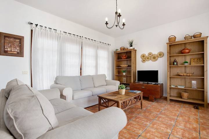 Vacation Home "Las Raíces" with Mountain View, 2 Private Terraces & Wi-Fi in Pájara, Fuerteventura