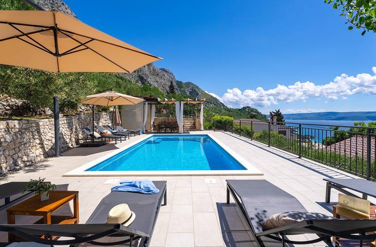 Ferienhaus für 8 Personen, mit Pool und Garten in Omis