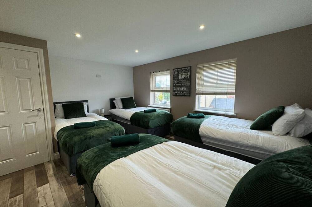 September Disc Long Stay - Contractors in Haydon Wick, South West England